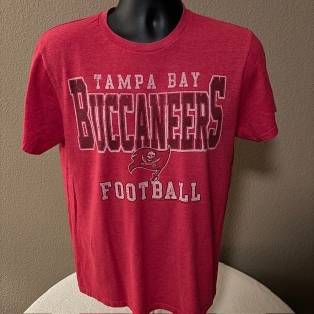 Tampa Bay Bucaneers Men's Medium Short Sleeve Shirt Heather Red NFL Team Apparel